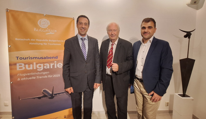 bulgarien-tourismusabend_botschafter_grigor_porozhanov-_ctour-ehrenprasident_hans-peter_gaul_und_1__sekretar_tihomir_pata.jpg